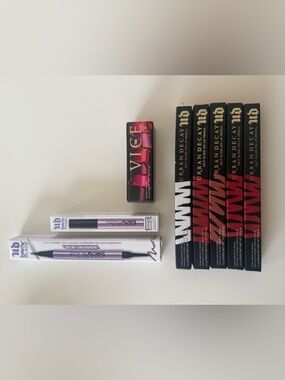 New Urban Decay lot including 8 products -Vice Lipstick & 24/7 Lip Pencils